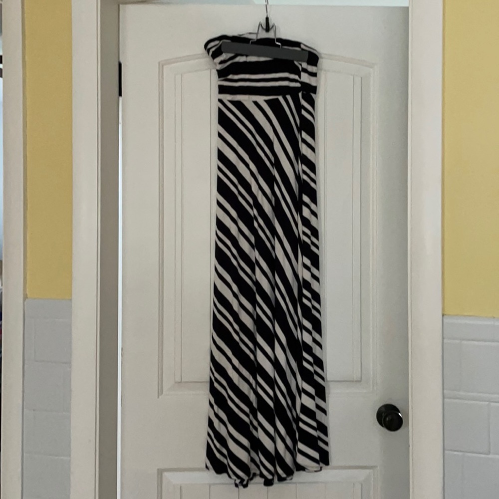 Banana republic Navy and white maxi dress